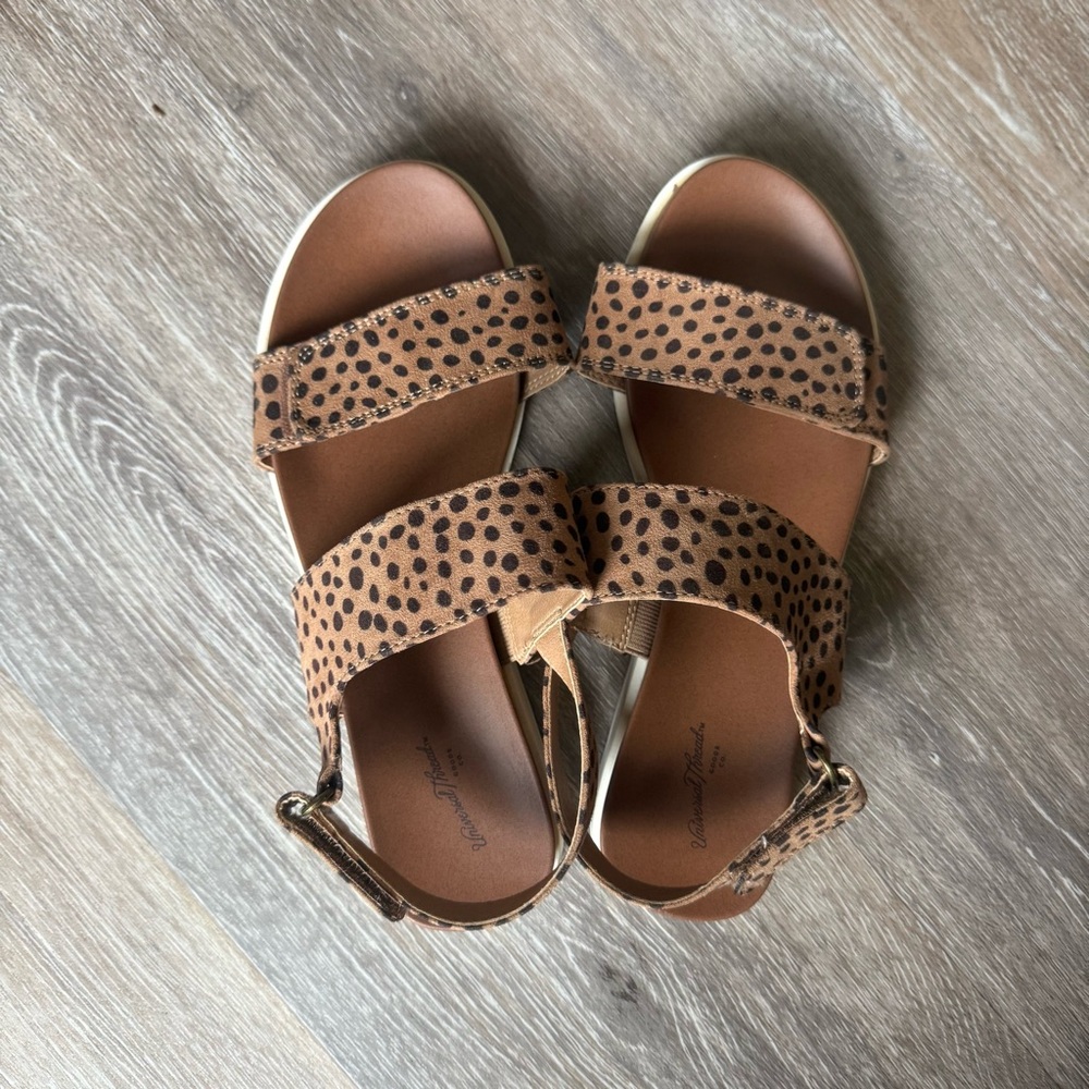 Universal Thread Tan Leopard Sandals